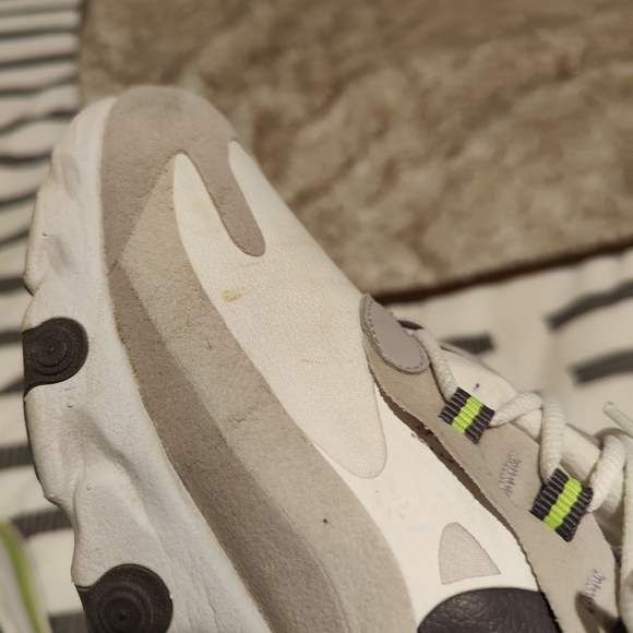 Nike Air Max React 270 - Picture 9 of 11